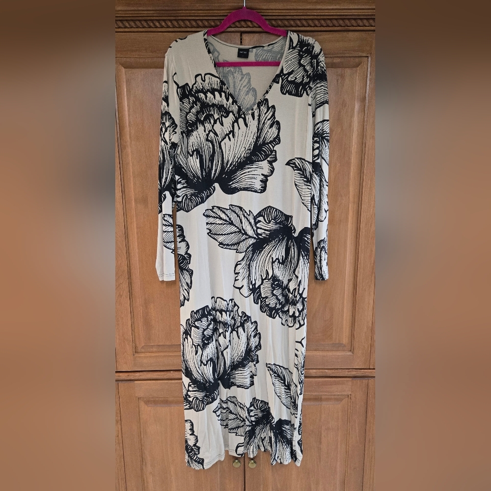 Black and Cream 3/4 Sleeve Sheath Nightgown
